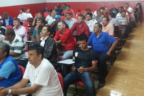 Participaram da reunio representantes de 44 clubes e a mudana aconteceu por deciso unanime (Foto: Divulgao/LUF)